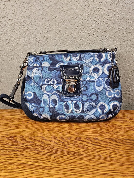 Coach Handbags - Coach Poppy Denim Print Swing Pack